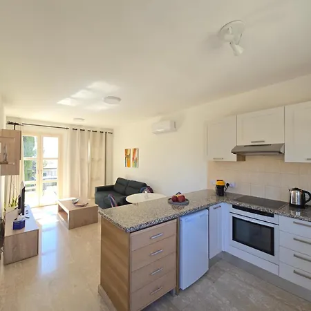 Aphrodite Hills Adonis 코우클리아